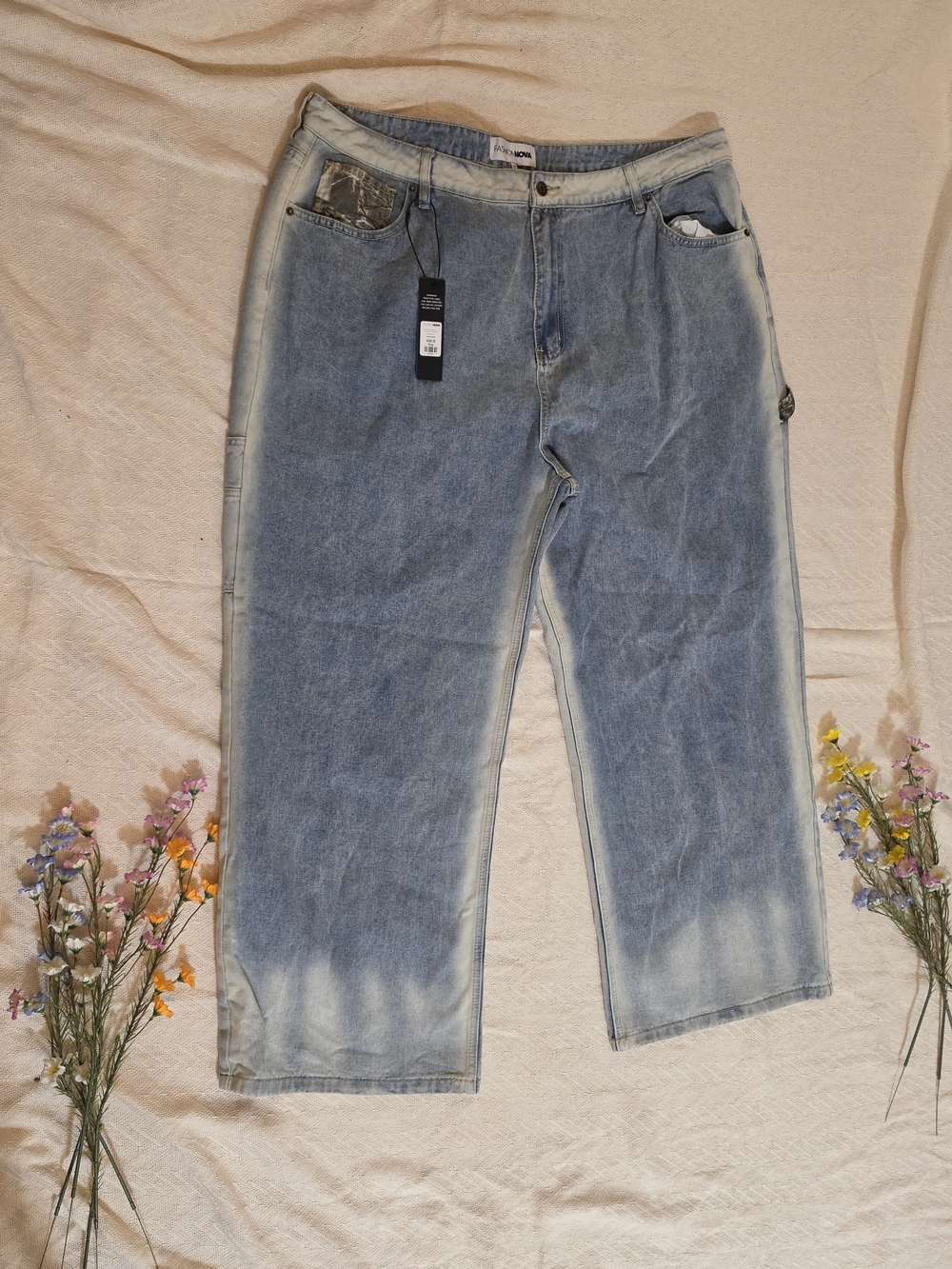 Fashion Nova Womans's Light Blue Straight Leg Jeans - Picture 1 of 3